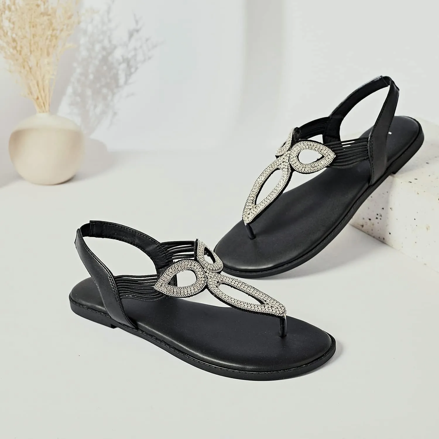 Luoika Women's Wide Width Flat Slides Sandals, Flip Flop Strappy Rhinestone Thong Sandals Comfortable Summer Beach Shoes for Women.