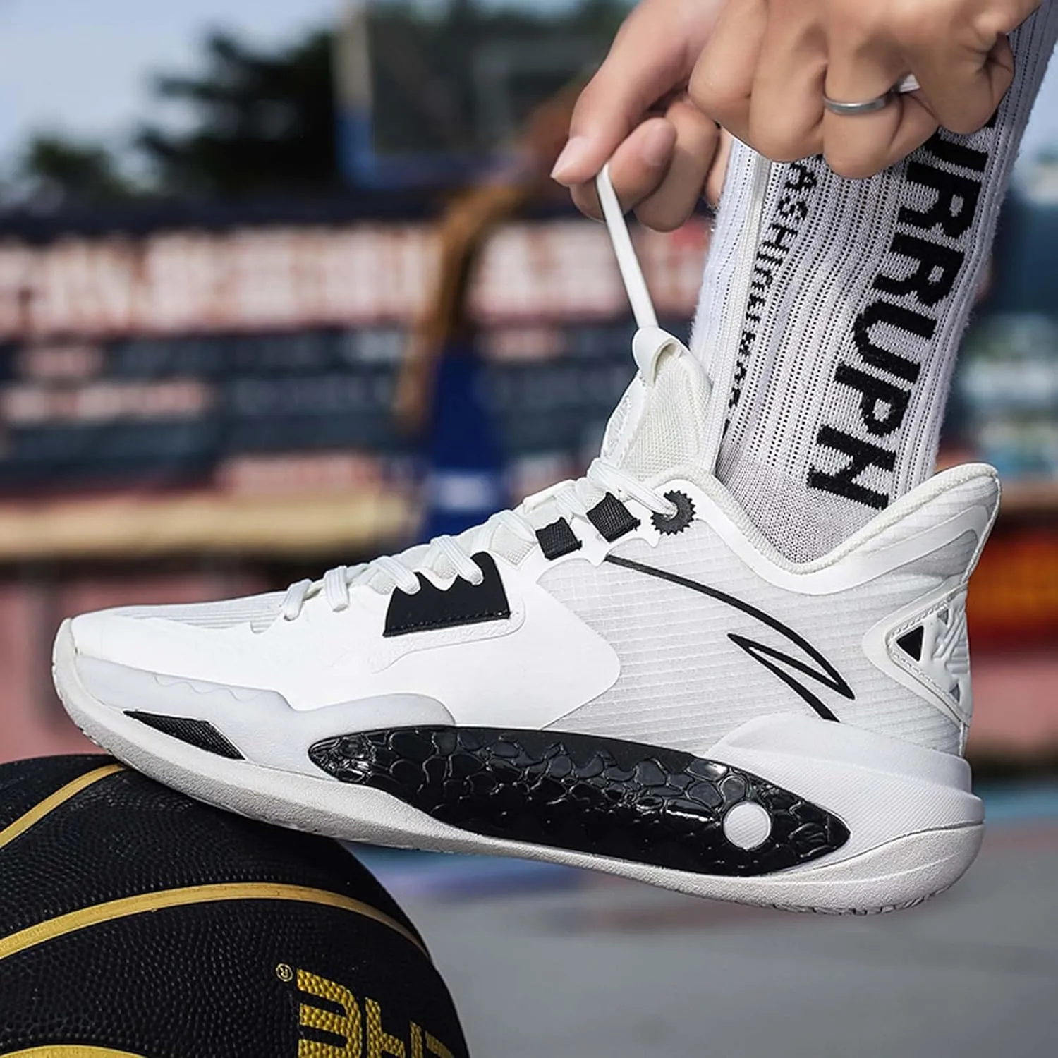Men's Basketball Shoes Outdoor Running Shoes Breathable Anti-Slip Rebound Fitness Shoes Classic Sneakers