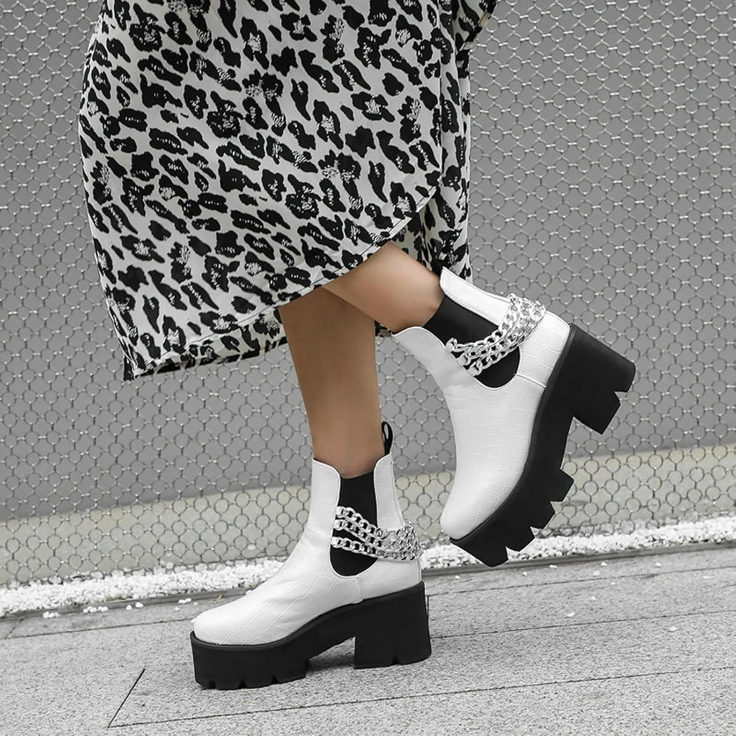 Women’s Patent Leather Lug Sole Platform Chunky Heel Chelsea Boots Fashion Elastic Strap Fall Winter Slip On Motorcycle Ankle Booties Comfortable Riding Biker Boots